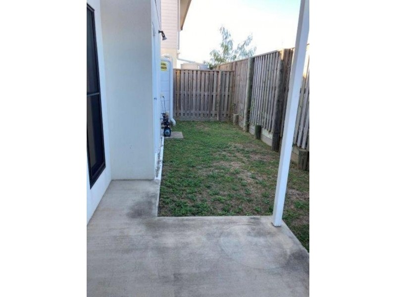 1/1 Wedgetail Rd, Clinton QLD 4680