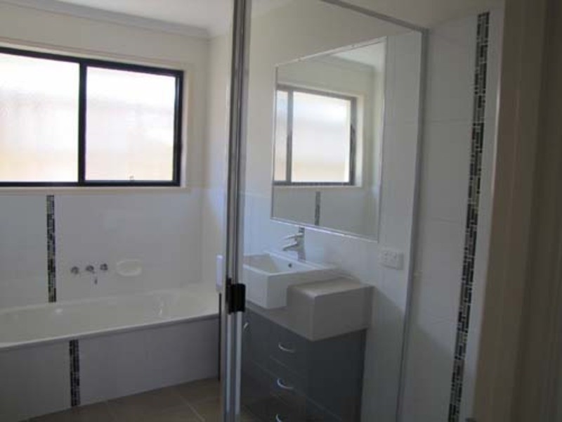 11 Sunpoint Way, Calliope QLD 4680