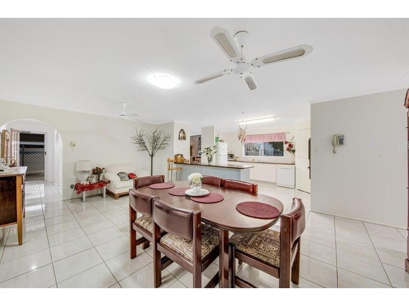 42 Helen Crescent, Wurdong Heights QLD 4680