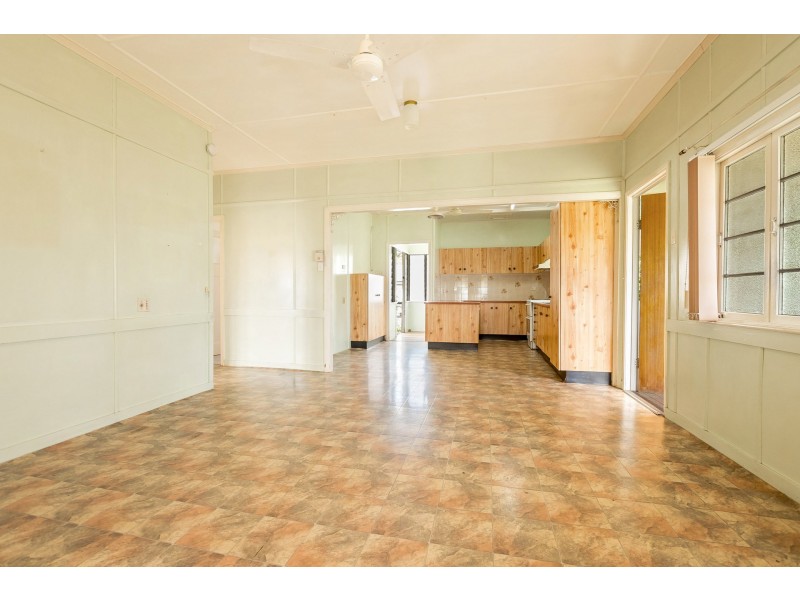 11 King George Street, Mount Larcom QLD 4695