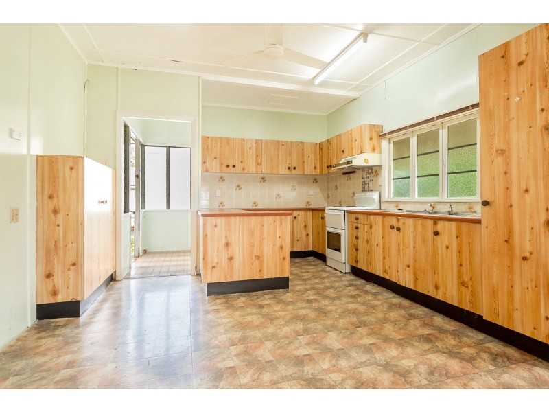 11 King George Street, Mount Larcom QLD 4695