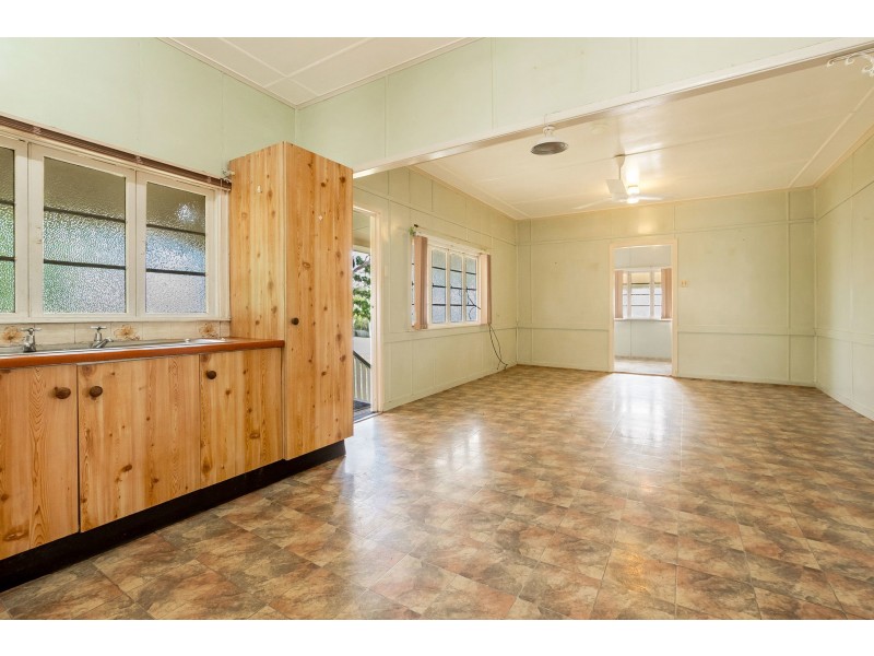 11 King George Street, Mount Larcom QLD 4695