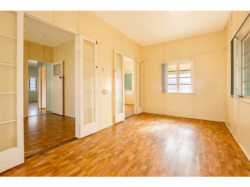 11 King George Street, Mount Larcom QLD 4695