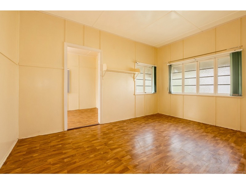 11 King George Street, Mount Larcom QLD 4695