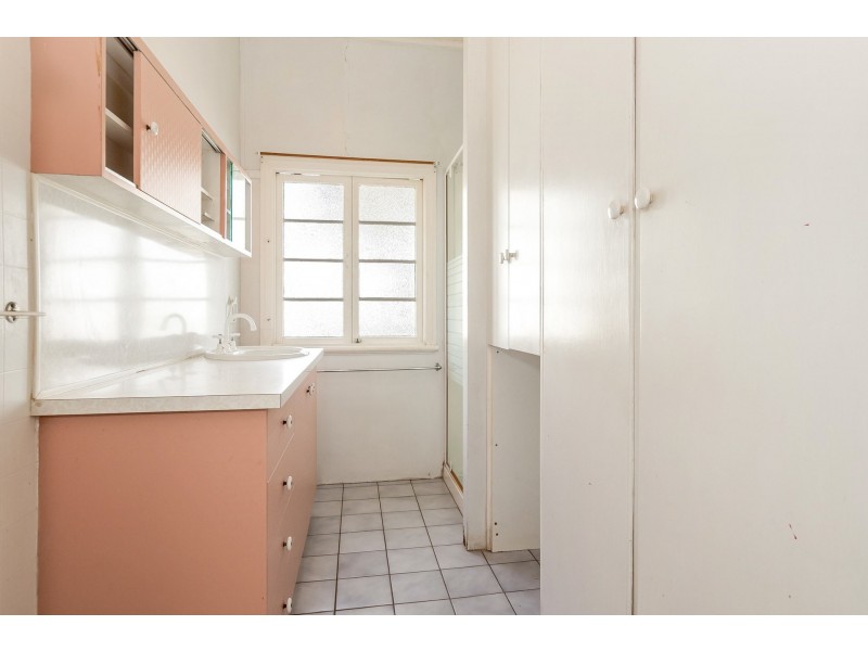 11 King George Street, Mount Larcom QLD 4695