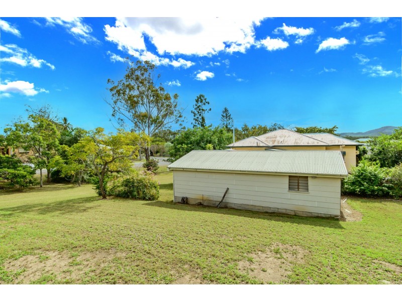 11 King George Street, Mount Larcom QLD 4695