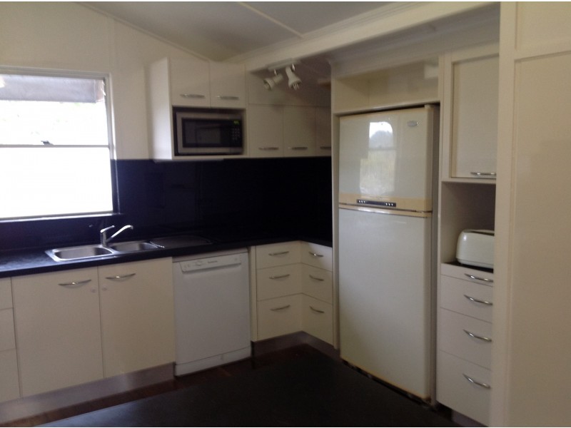 29 Raglan Street, Mount Larcom QLD 4695