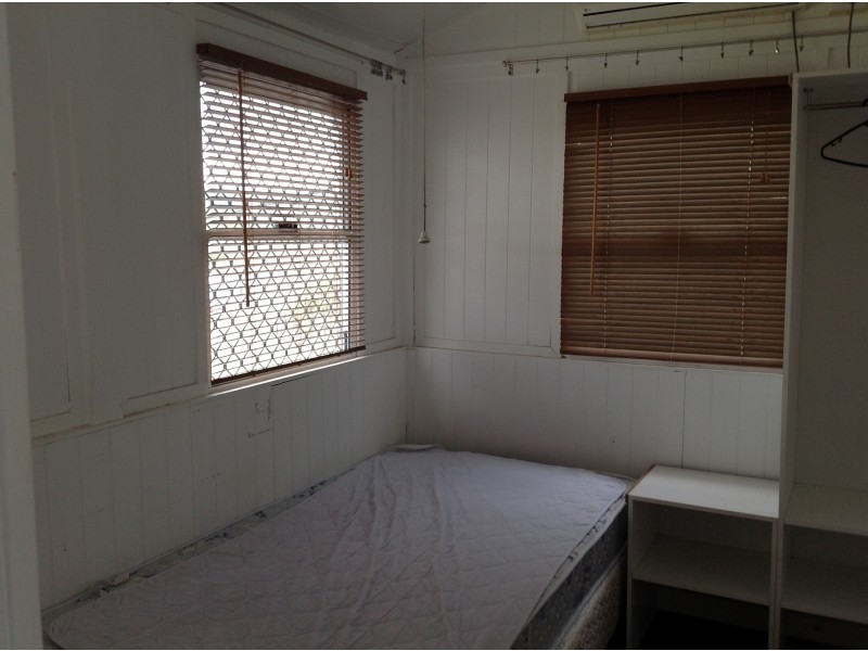 29 Raglan Street, Mount Larcom QLD 4695