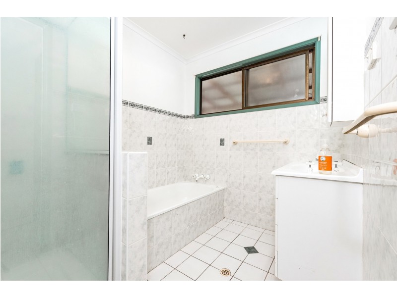 5 Salgado Street, Boyne Island QLD 4680