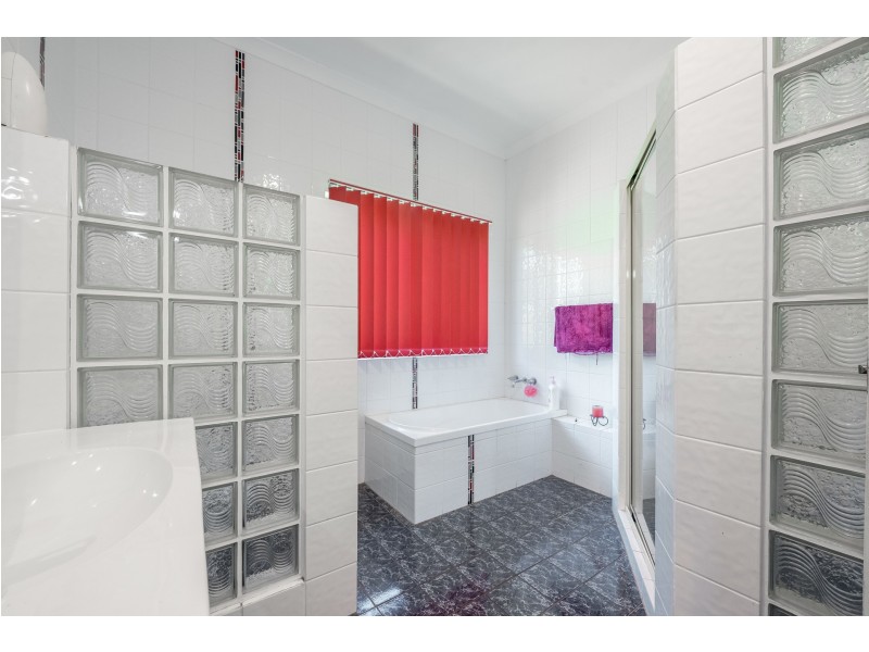 305 Gentle Annie Road, Ambrose QLD 4695