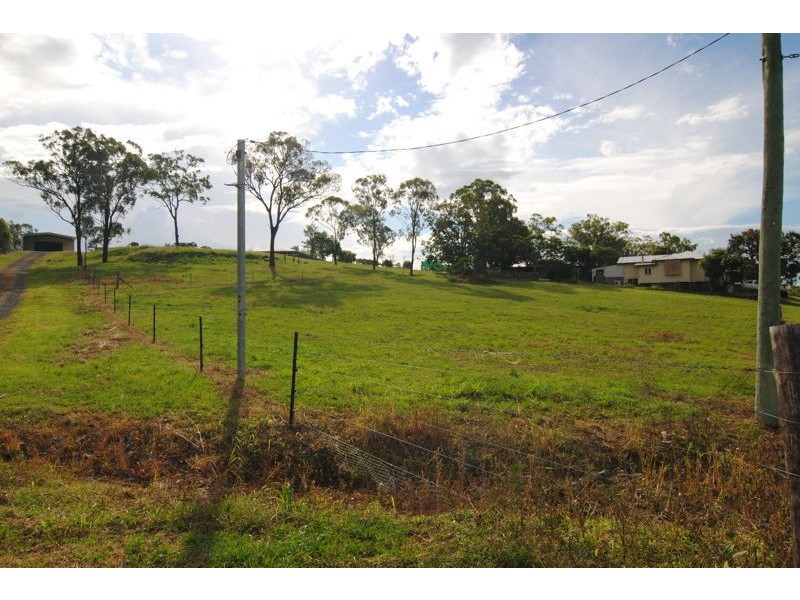 33 Balfour Street, Mount Larcom QLD 4695