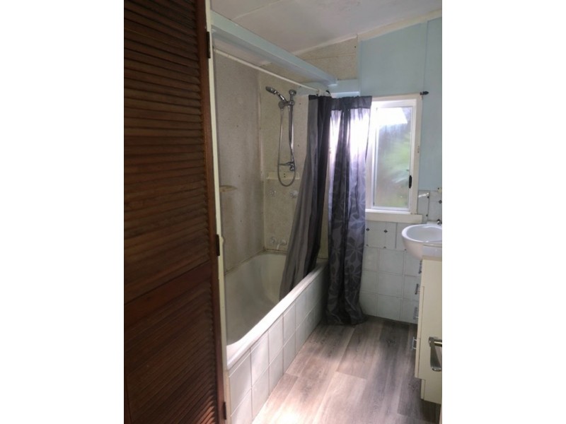 39 Balfour Street, Mount Larcom QLD 4695