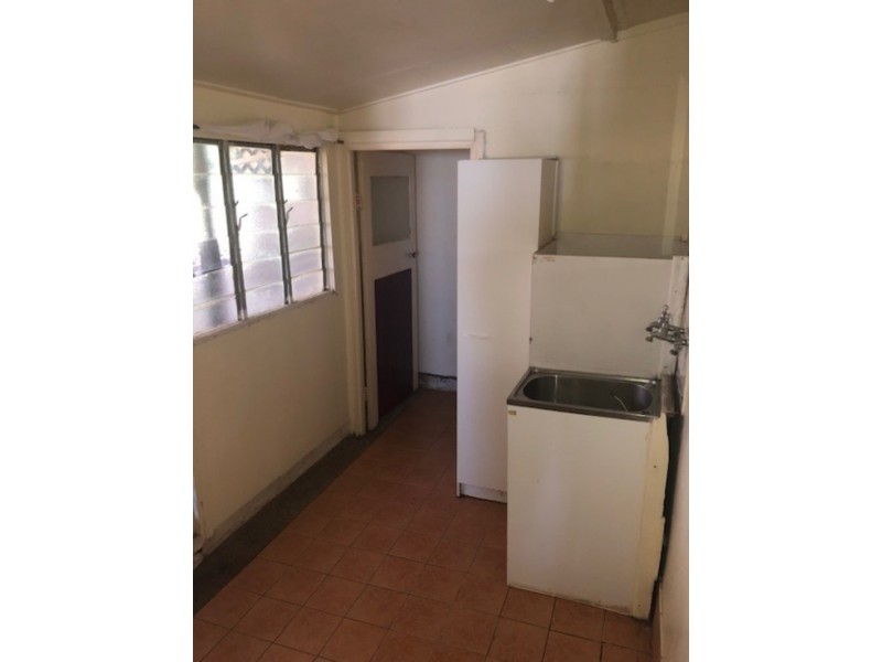 39 Balfour Street, Mount Larcom QLD 4695