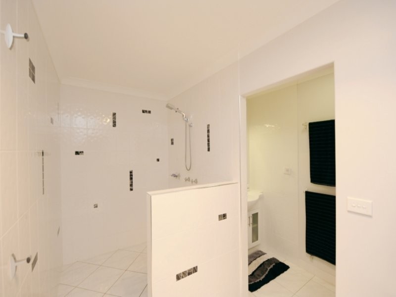 6 Wyndham Avenue, Beecher QLD 4680