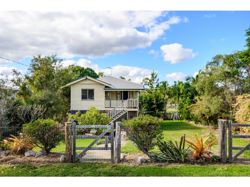 8 Raglan Street, Mount Larcom QLD 4695