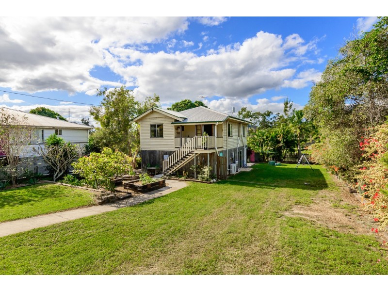 8 Raglan Street, Mount Larcom QLD 4695
