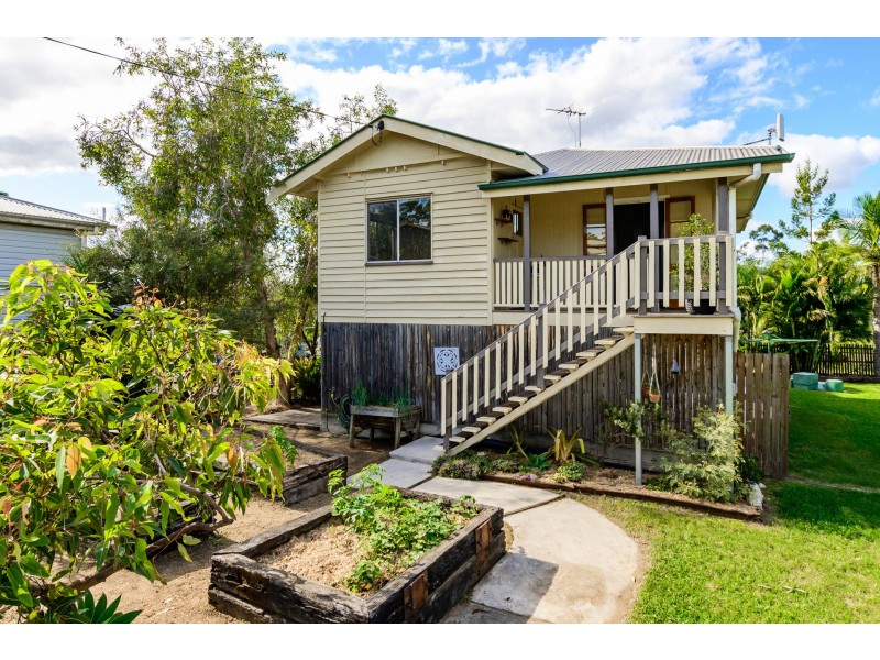 8 Raglan Street, Mount Larcom QLD 4695
