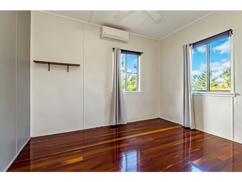 8 Raglan Street, Mount Larcom QLD 4695