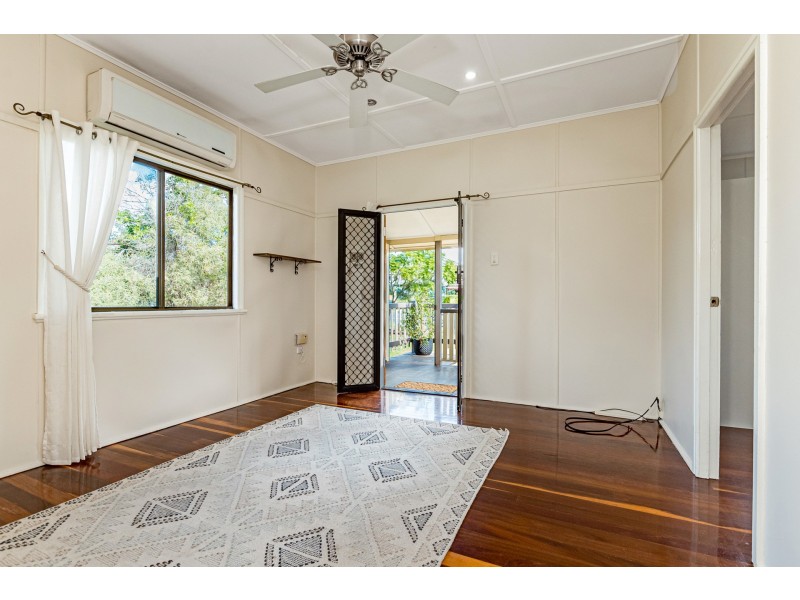 8 Raglan Street, Mount Larcom QLD 4695