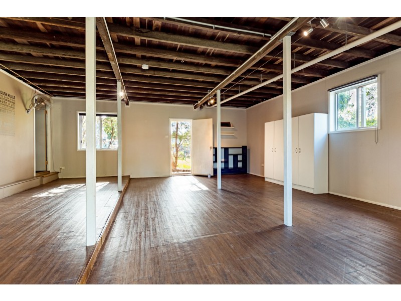 8 Raglan Street, Mount Larcom QLD 4695