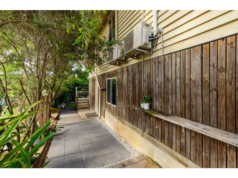 8 Raglan Street, Mount Larcom QLD 4695