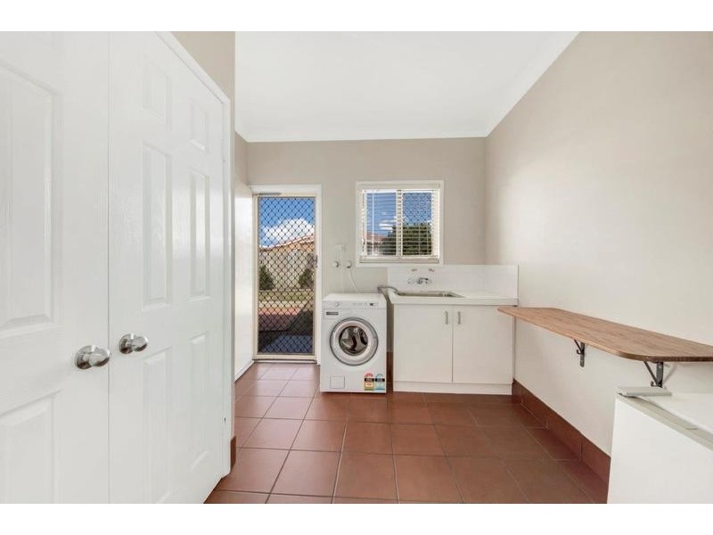 9 Sharyn Drive, New Auckland QLD 4680