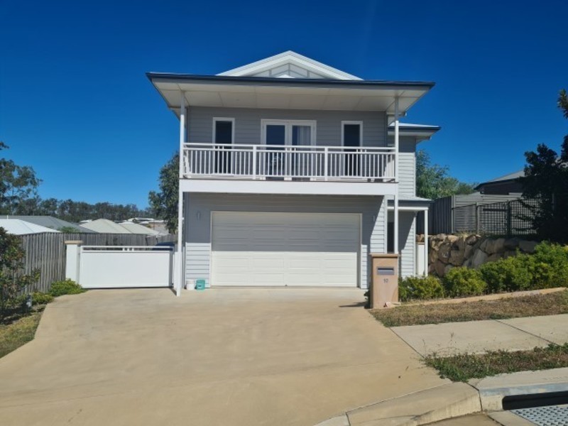 10 Kurwongbah Street, Boyne Island QLD 4680