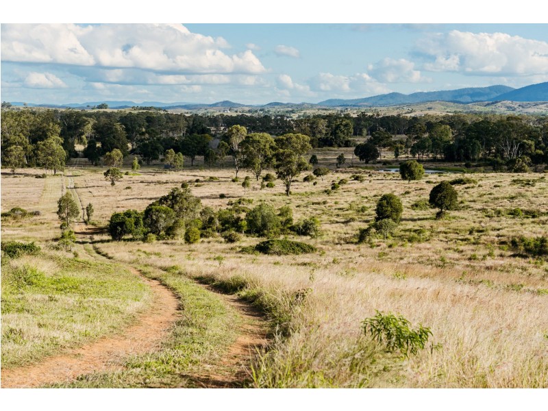 80 Dunnetts Road, Machine Creek QLD 4695