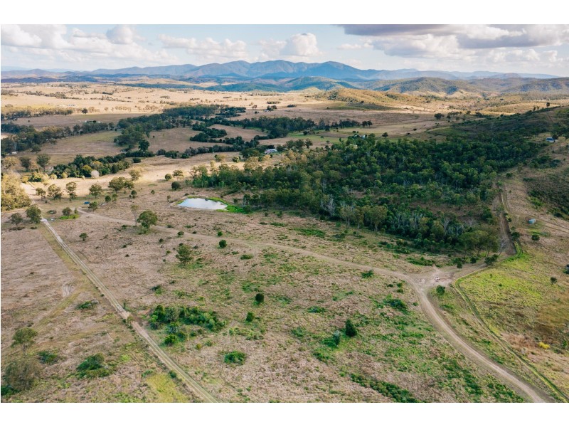 80 Dunnetts Road, Machine Creek QLD 4695