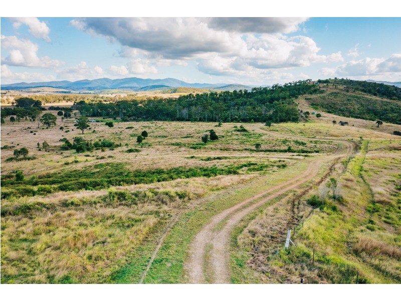 80 Dunnetts Road, Machine Creek QLD 4695