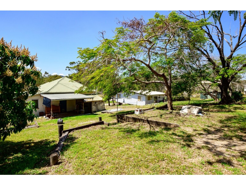 17 Raglan Street, Mount Larcom QLD 4695