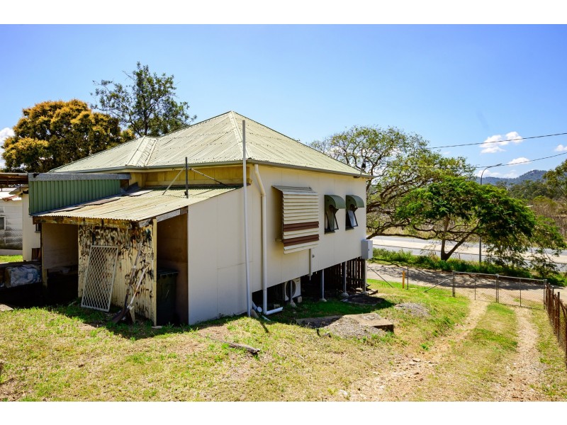 17 Raglan Street, Mount Larcom QLD 4695
