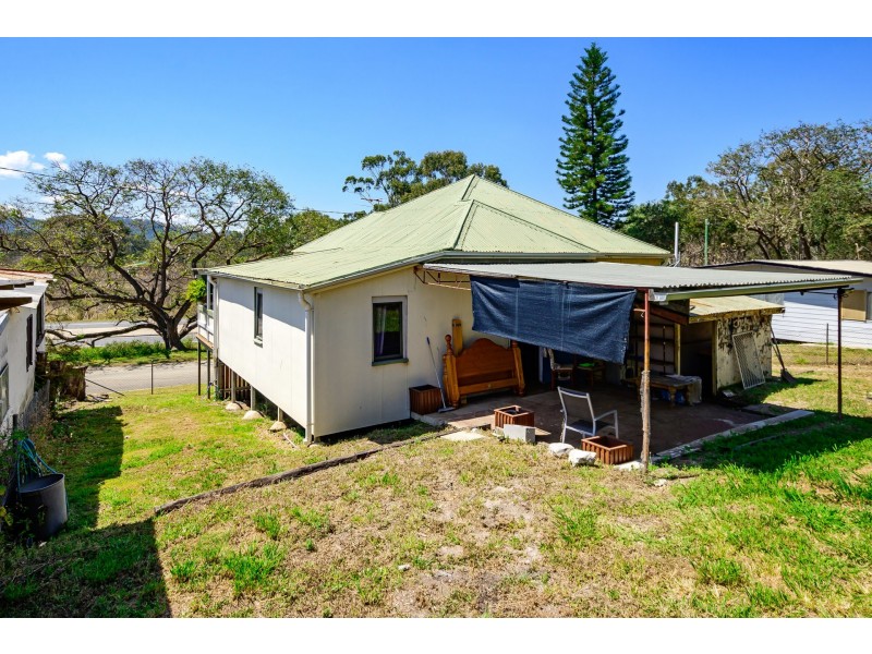 17 Raglan Street, Mount Larcom QLD 4695