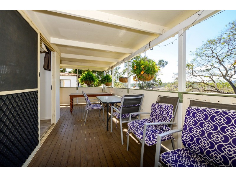 17 Raglan Street, Mount Larcom QLD 4695