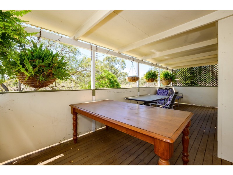 17 Raglan Street, Mount Larcom QLD 4695