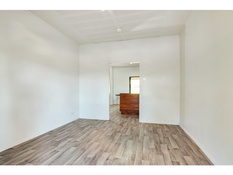 17 Raglan Street, Mount Larcom QLD 4695