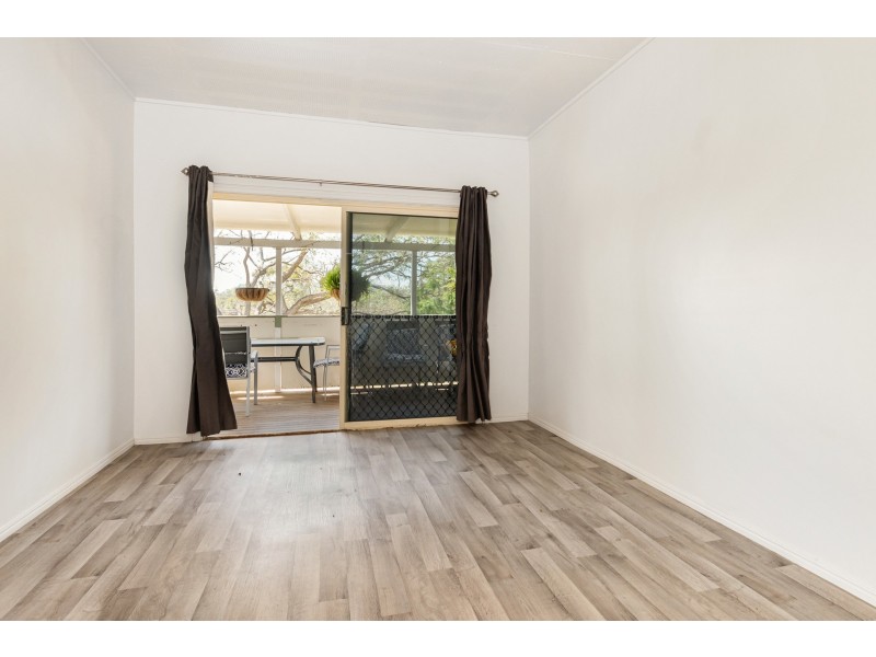 17 Raglan Street, Mount Larcom QLD 4695