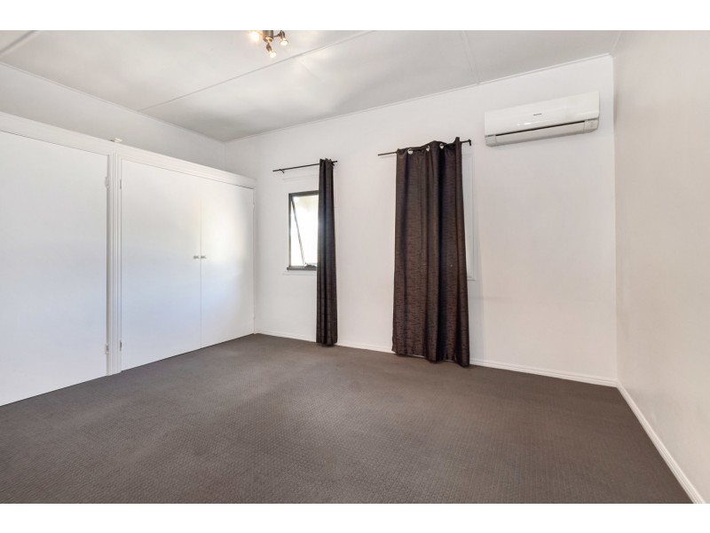 17 Raglan Street, Mount Larcom QLD 4695