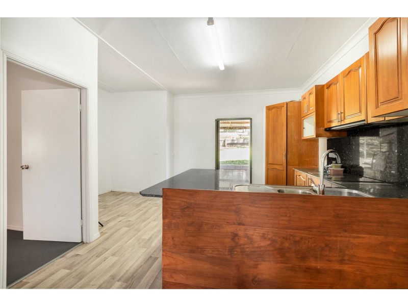 17 Raglan Street, Mount Larcom QLD 4695