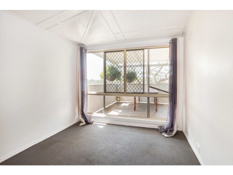 17 Raglan Street, Mount Larcom QLD 4695