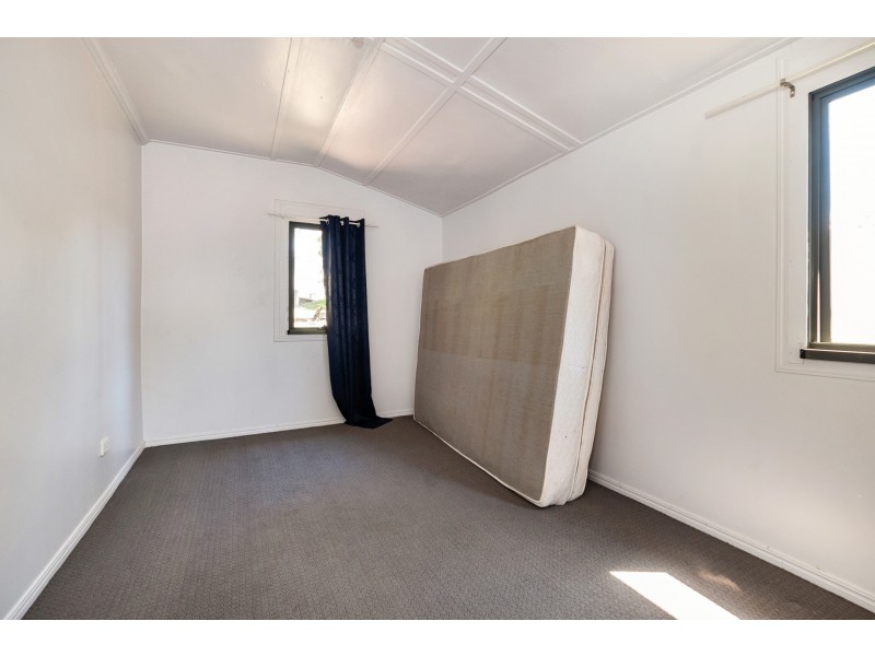 17 Raglan Street, Mount Larcom QLD 4695