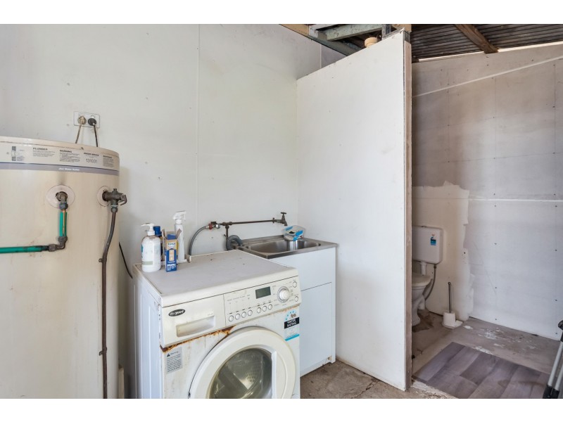17 Raglan Street, Mount Larcom QLD 4695