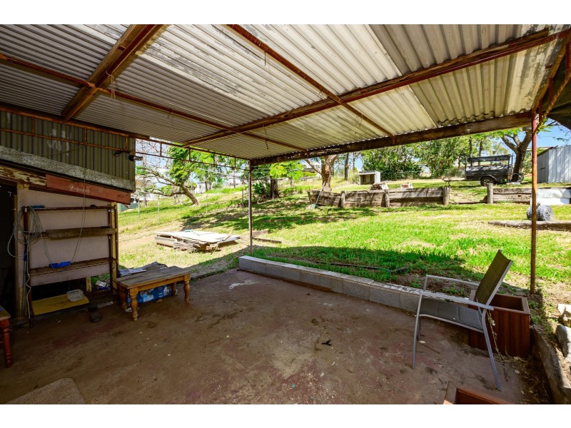 17 Raglan Street, Mount Larcom QLD 4695