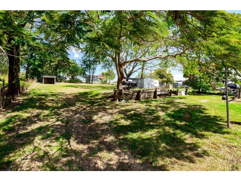 17 Raglan Street, Mount Larcom QLD 4695