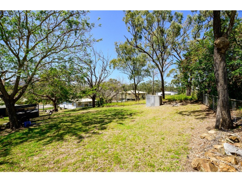 17 Raglan Street, Mount Larcom QLD 4695