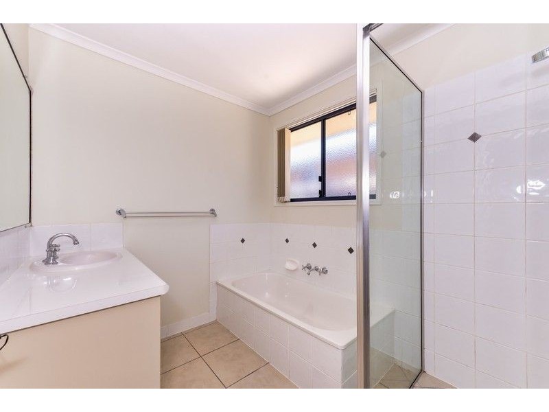 16 Bridgeman Place, New Auckland QLD 4680