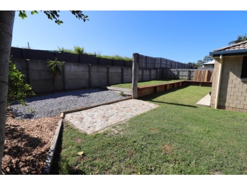 16 Bridgeman Place, New Auckland QLD 4680