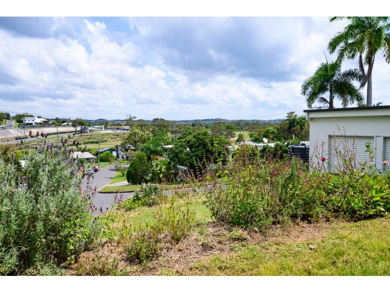 18 Ferguson Crescent, West Gladstone QLD 4680