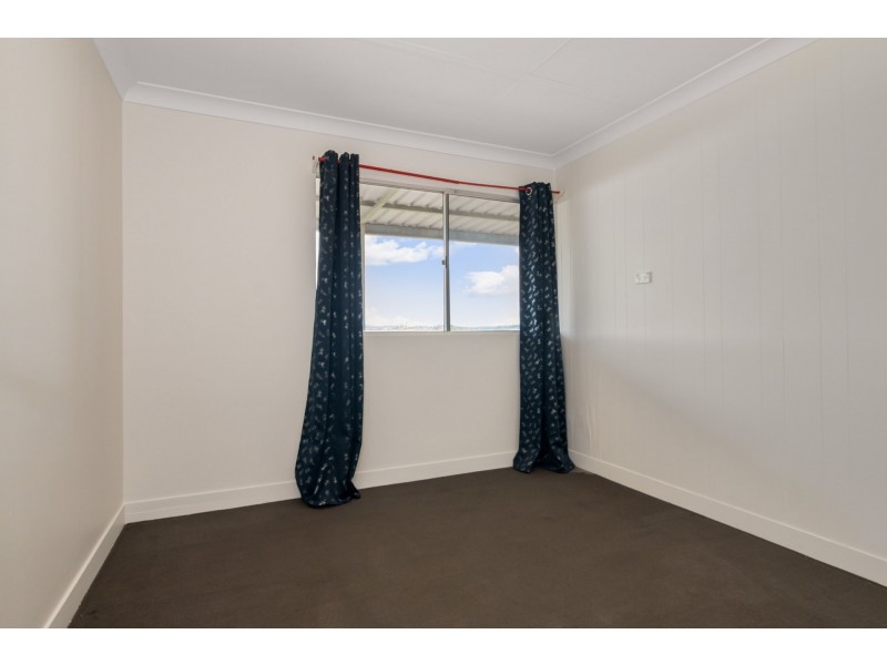 18 Ferguson Crescent, West Gladstone QLD 4680