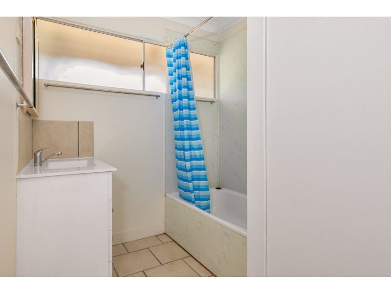 18 Ferguson Crescent, West Gladstone QLD 4680